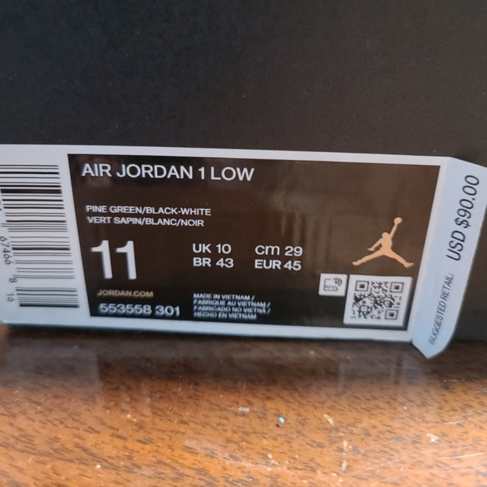 Jordan Athletic Shoes in Green and White - Picture 4 of 7